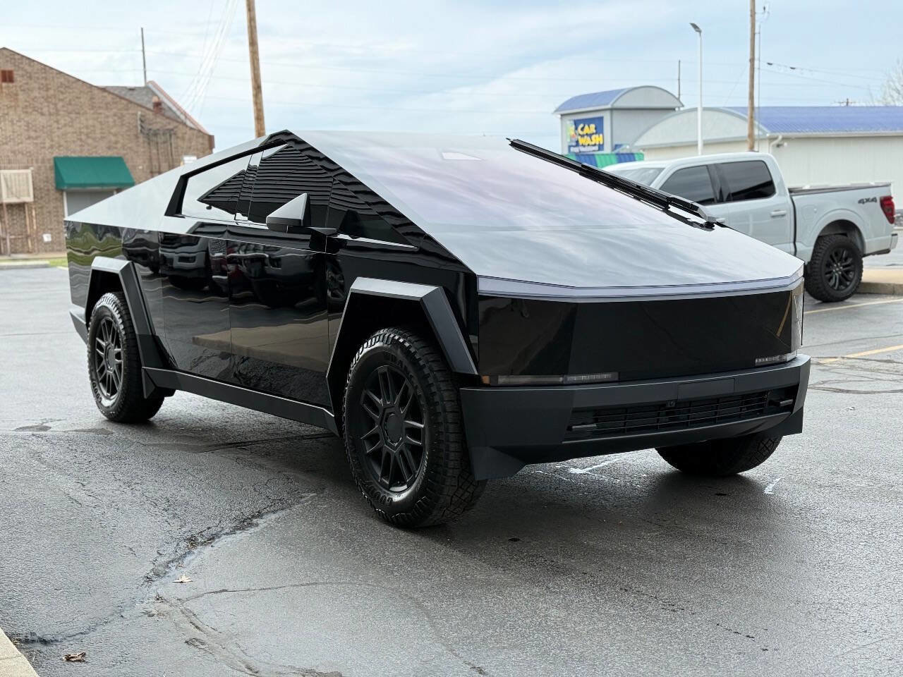 Used 2024 Tesla Cybertruck AWD Crew Cab image 3