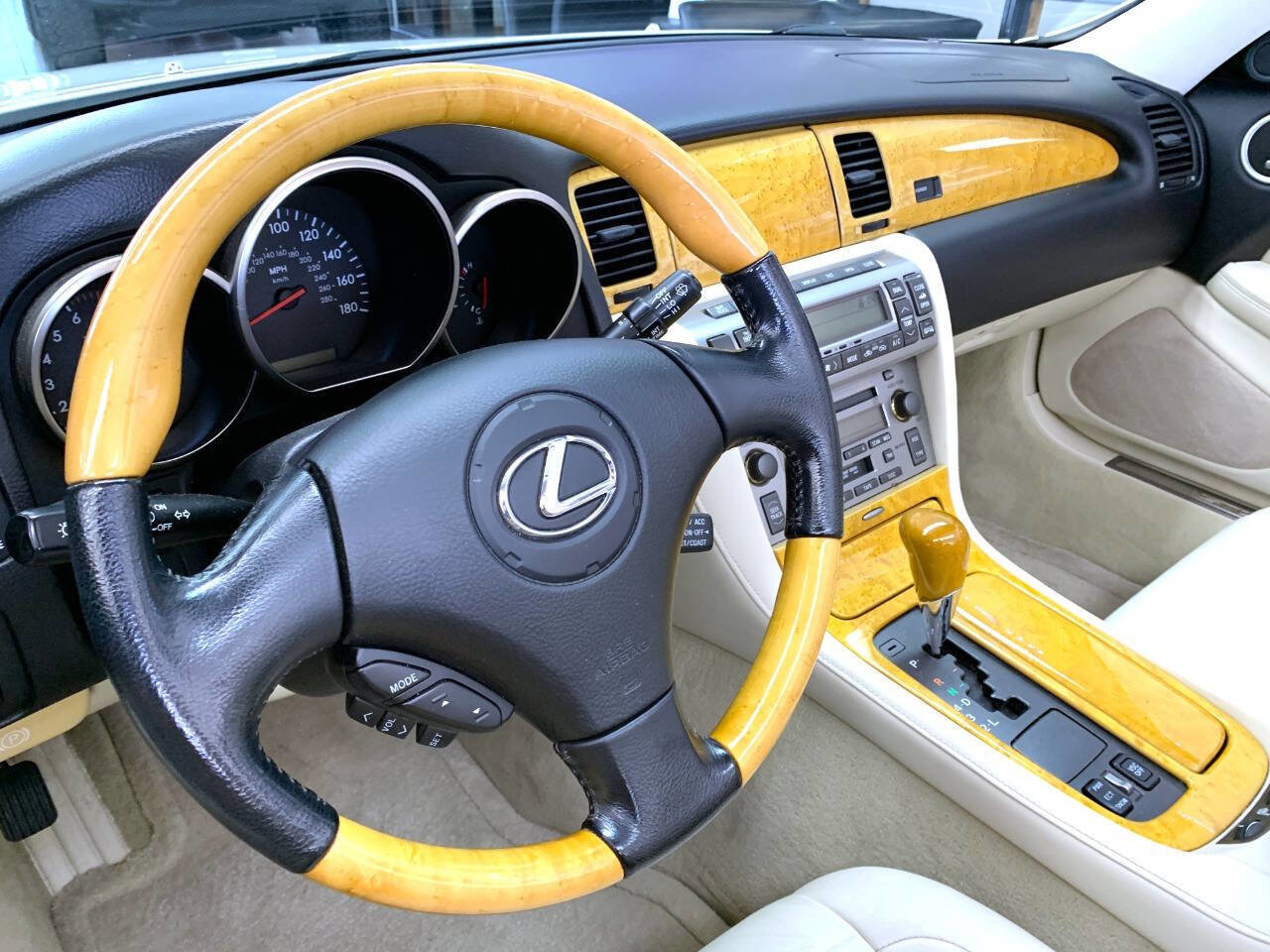 Used 2002 Lexus SC 430 Base 2dr Convertible image 6