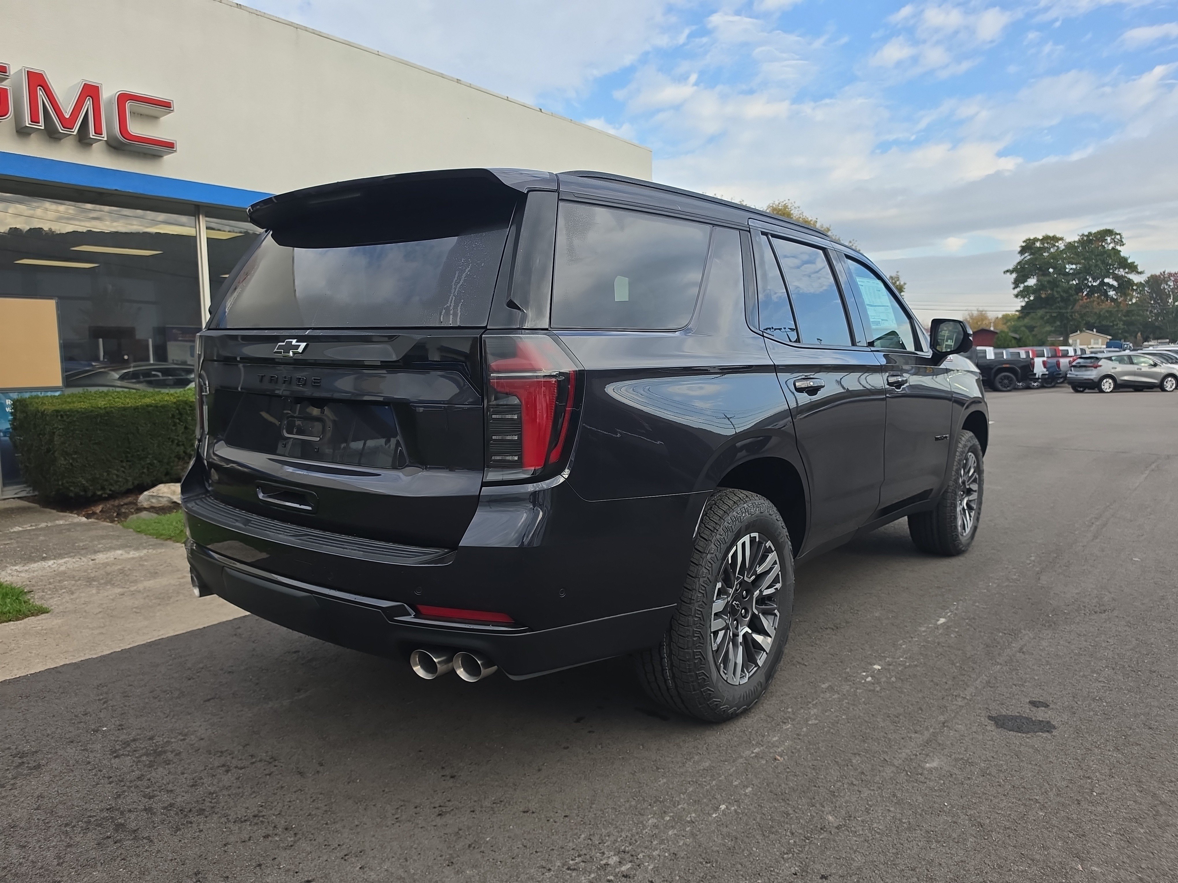 New 2027 Chevrolet Tahoe Z71 w/ Sun And Tow Package AWD/4WD image 3