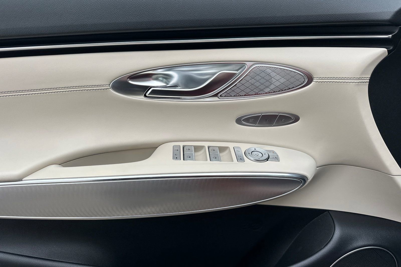 Used 2023 Genesis GV70 2.5T w/ Select Package image 13