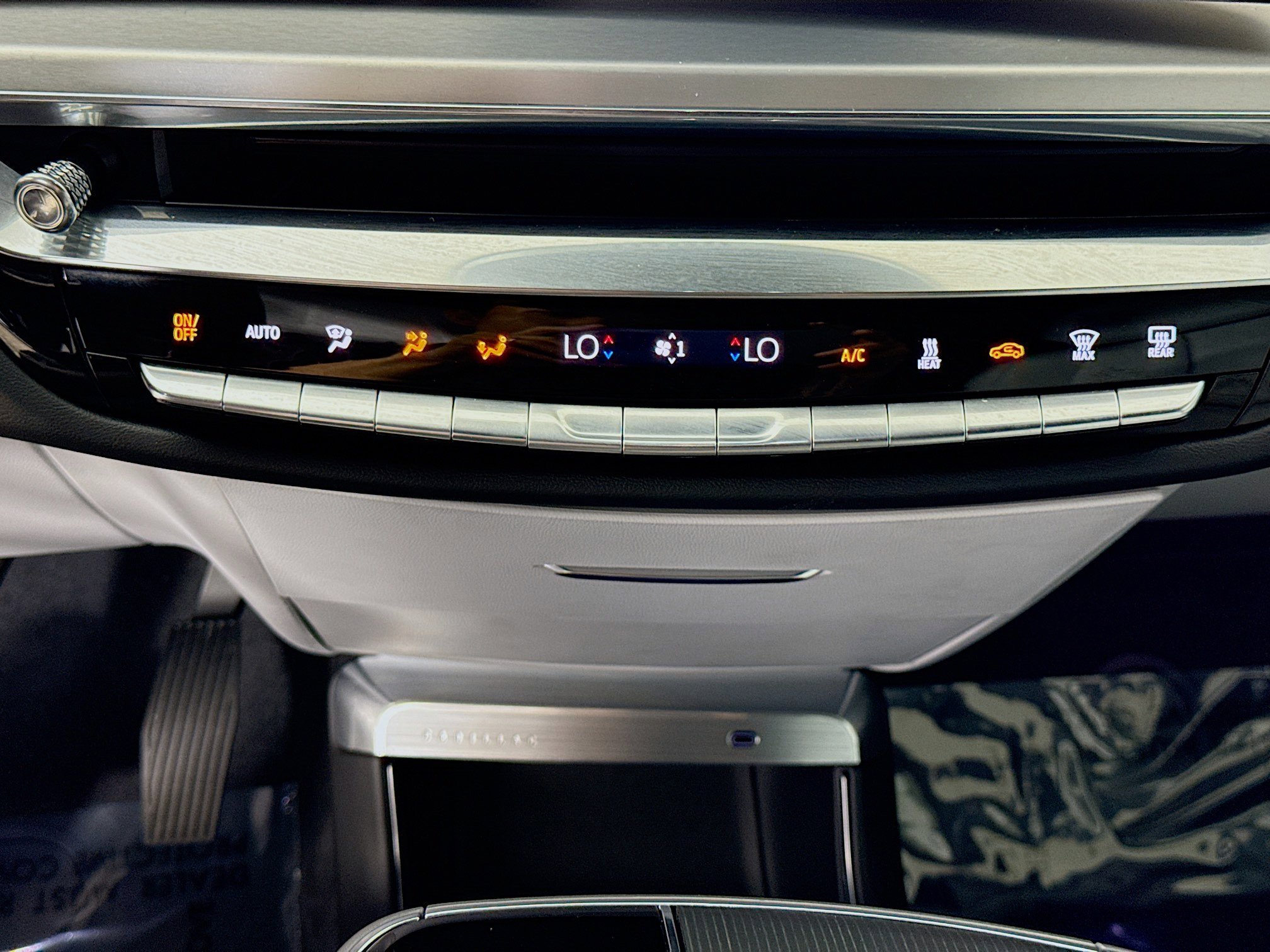 Used 2024 Cadillac Lyriq Sport AWD/4WD image 16