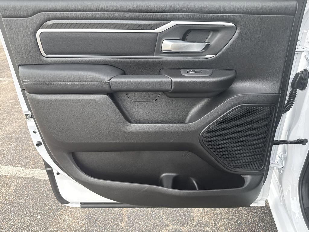 New 2026 RAM 1500 4x4 Crew Cab image 23