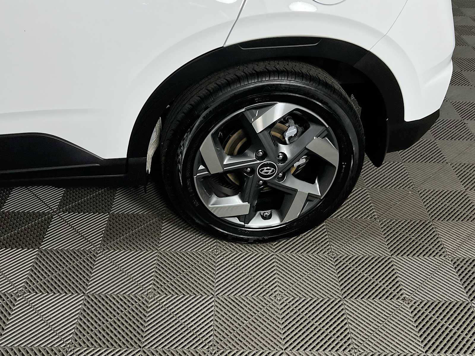 Certified 2025 Hyundai Venue SEL FWD image 30