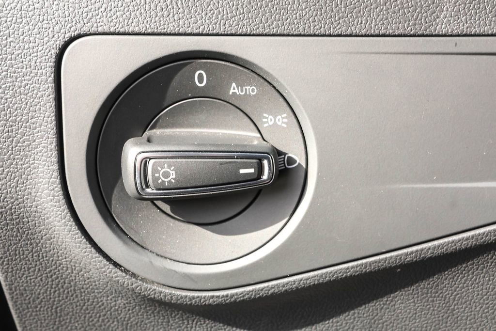 Used 2024 Volkswagen Tiguan SE image 18