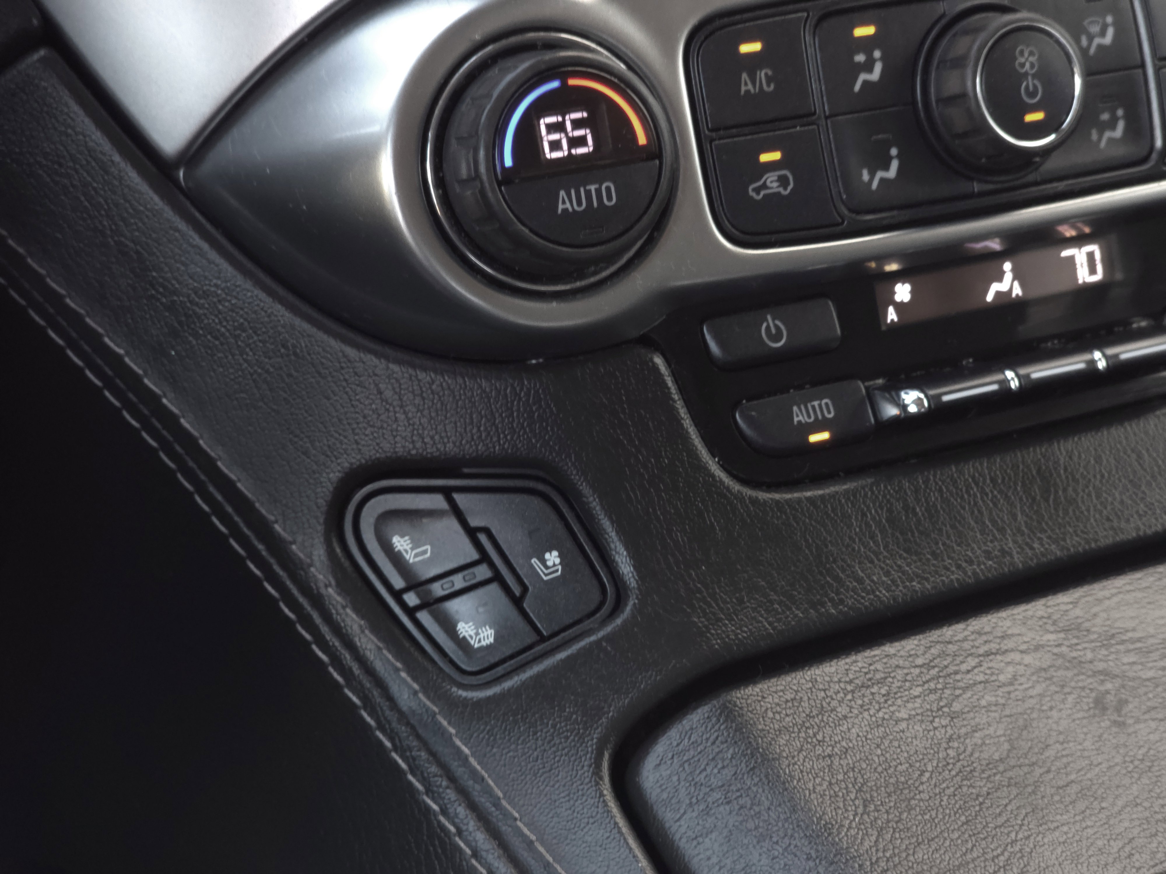 Used 2020 Chevrolet Tahoe Premier w/ RST 6.2L Performance Edition image 18