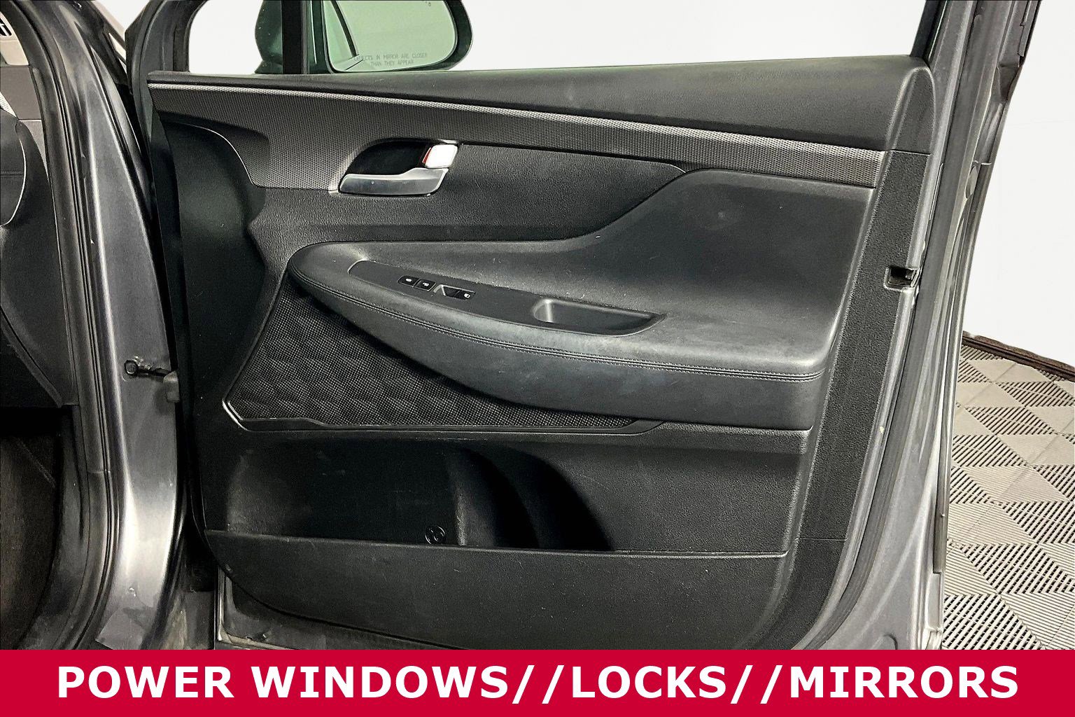 Used 2019 Hyundai Santa Fe SE image 25