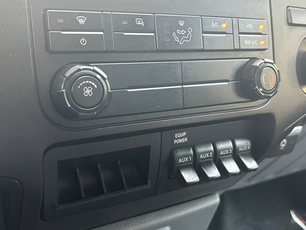 Used 2016 Ford F550 2WD Regular Cab Super Duty image 27