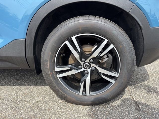 Used 2025 Volvo XC40 B5 Core image 10