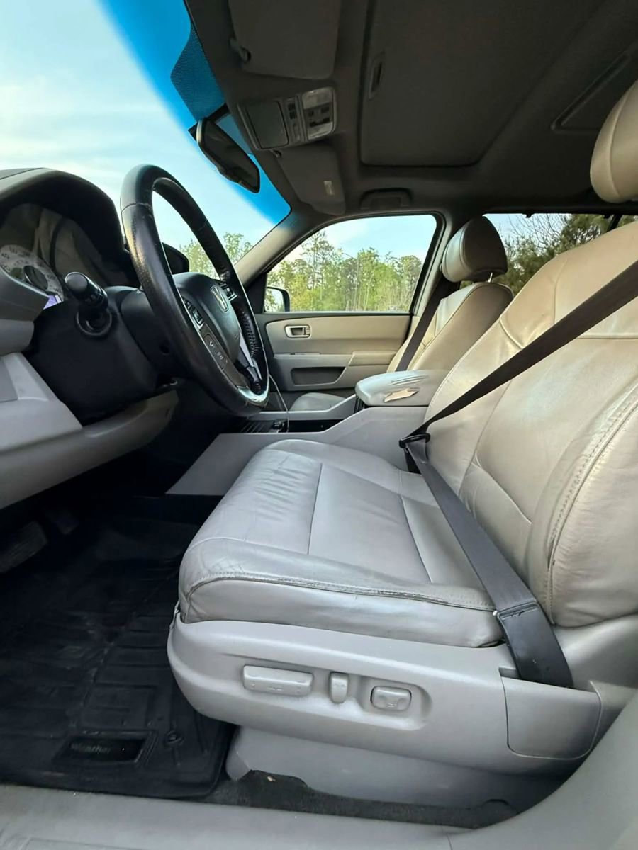 Used 2011 Honda Pilot Touring image 2