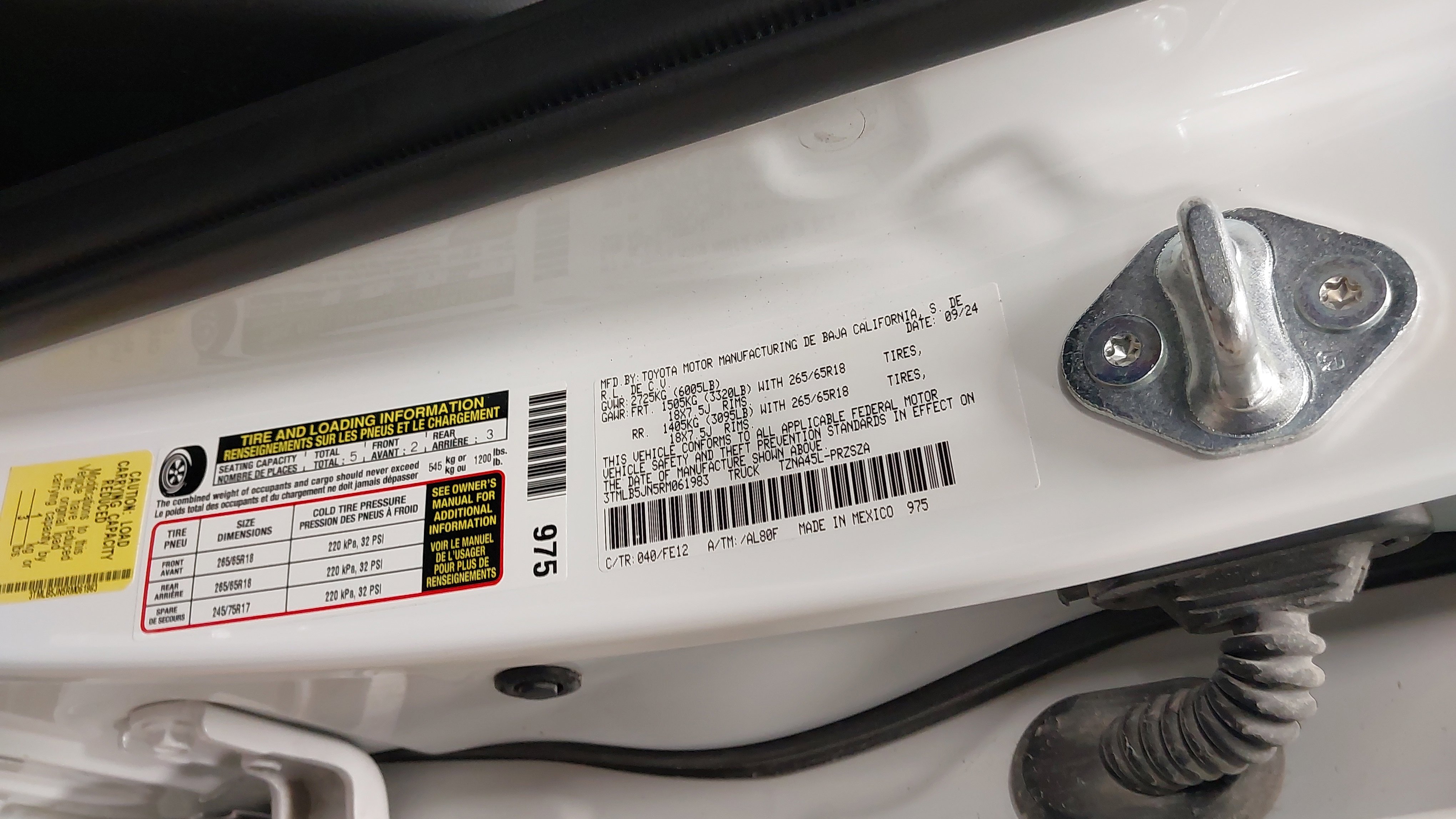 Used 2024 Toyota Tacoma TRD Sport w/ TRD Sport Upgrade Package image 34