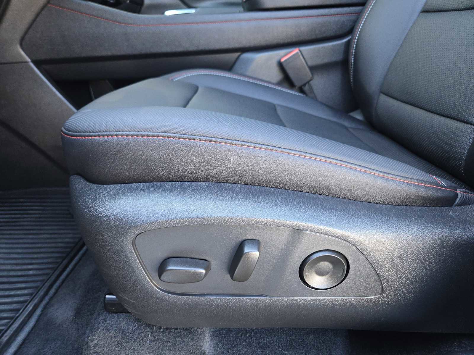 Certified 2025 Chevrolet Traverse Z71 w/ Enhanced Driving Package image 24