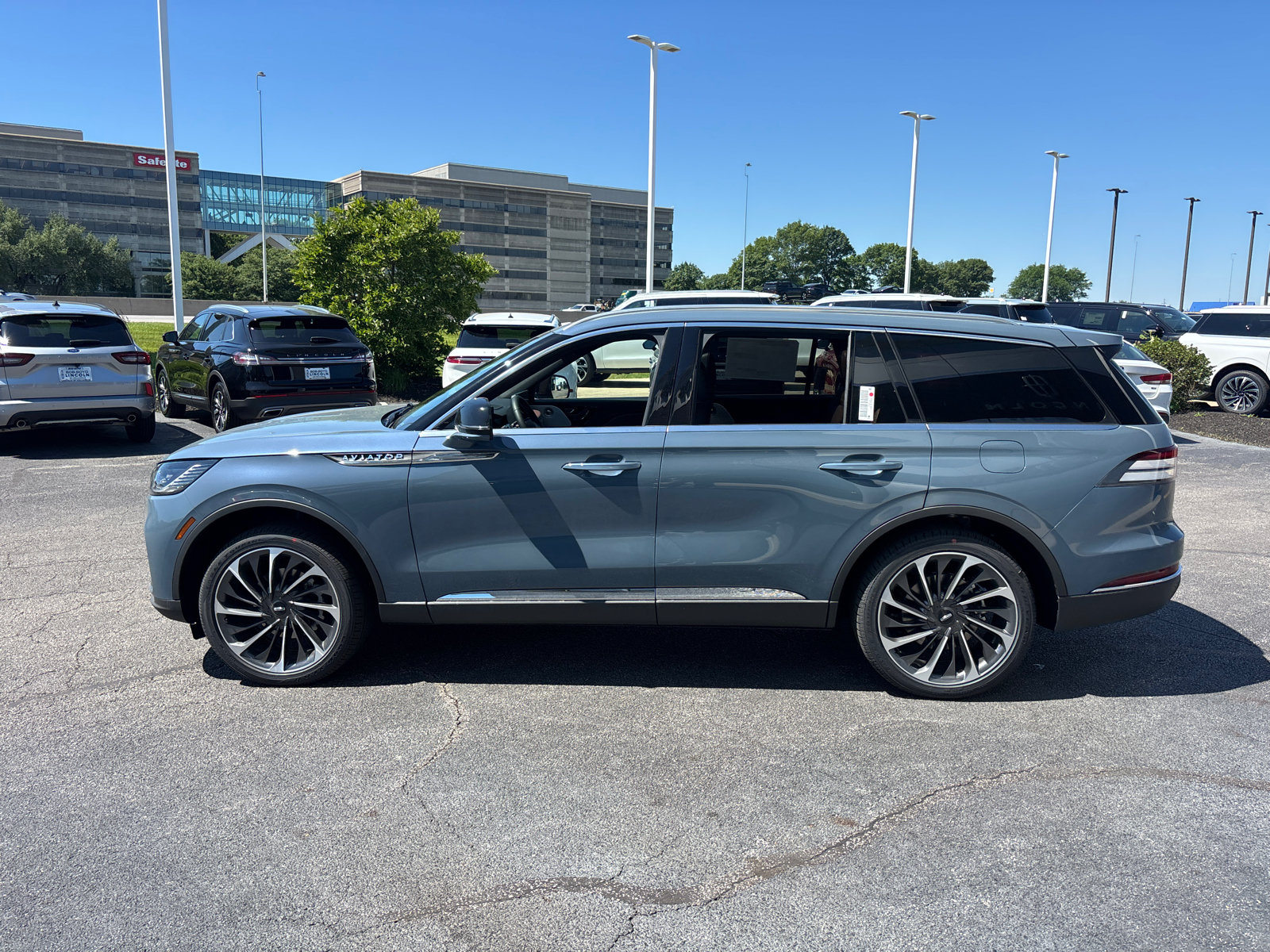 New 2026 Lincoln Aviator Reserve AWD/4WD image 4