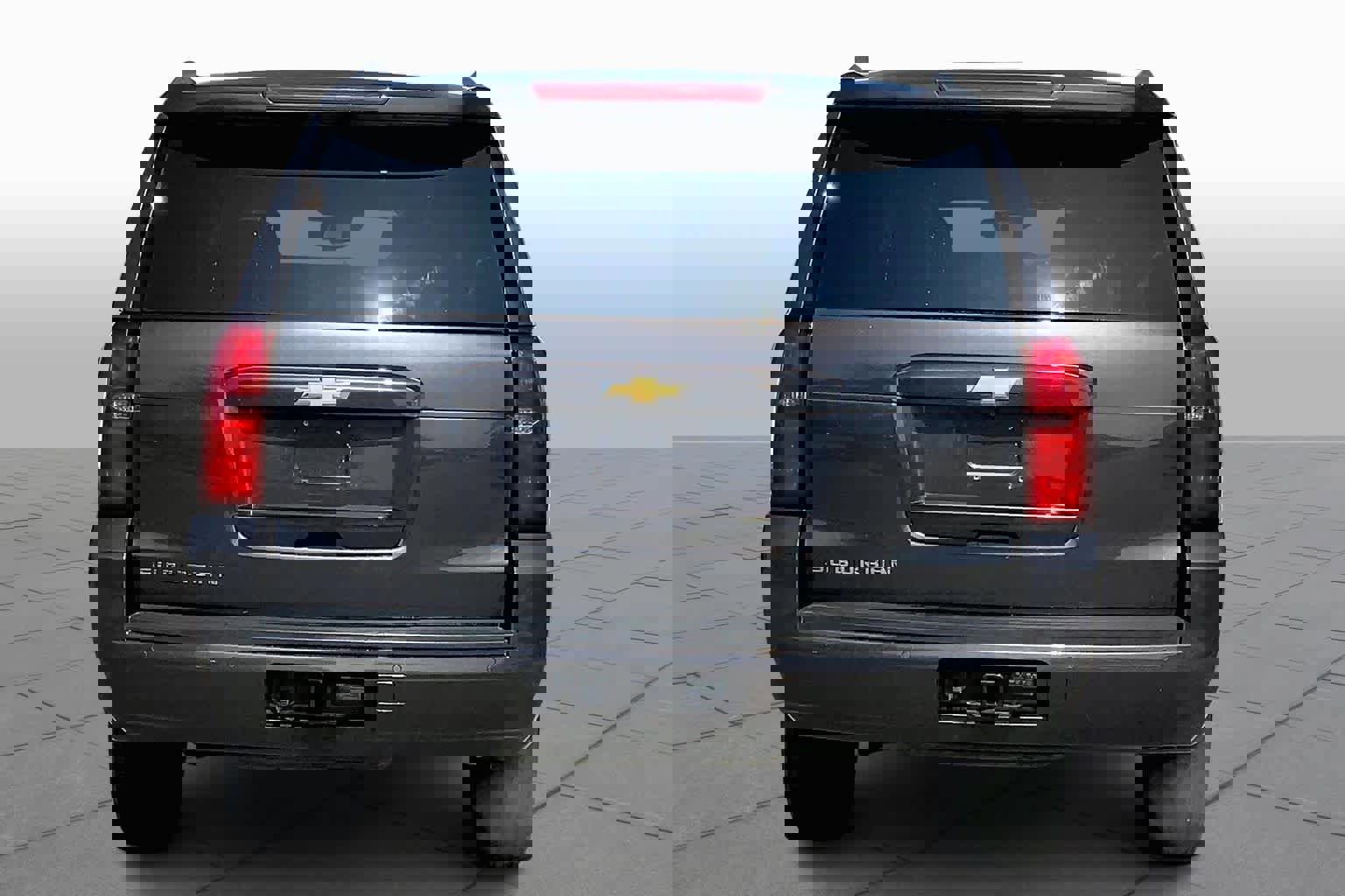 Used 2016 Chevrolet Suburban LT image 4