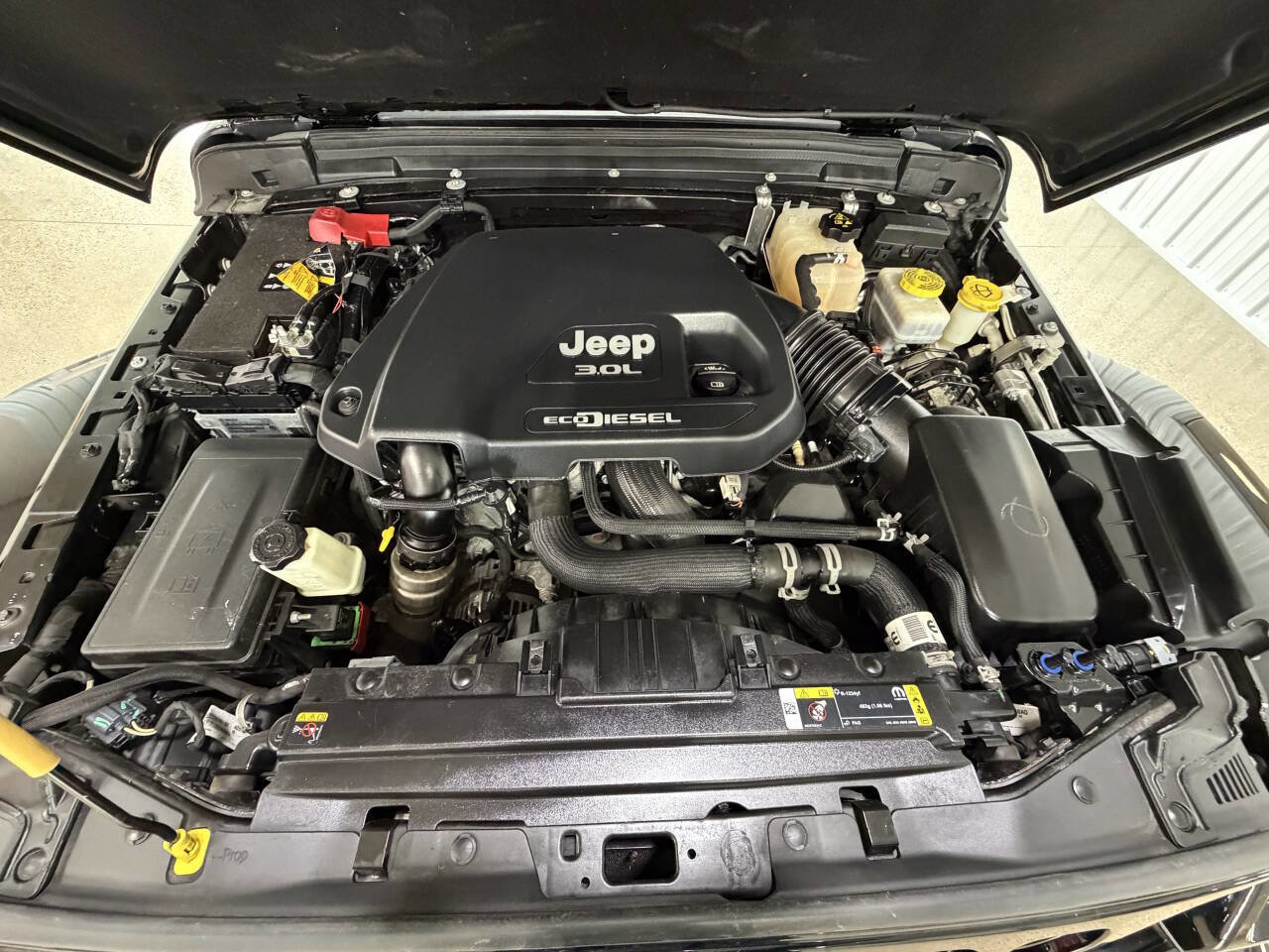 Used 2021 Jeep Wrangler Unlimited Sahara AWD/4WD image 38