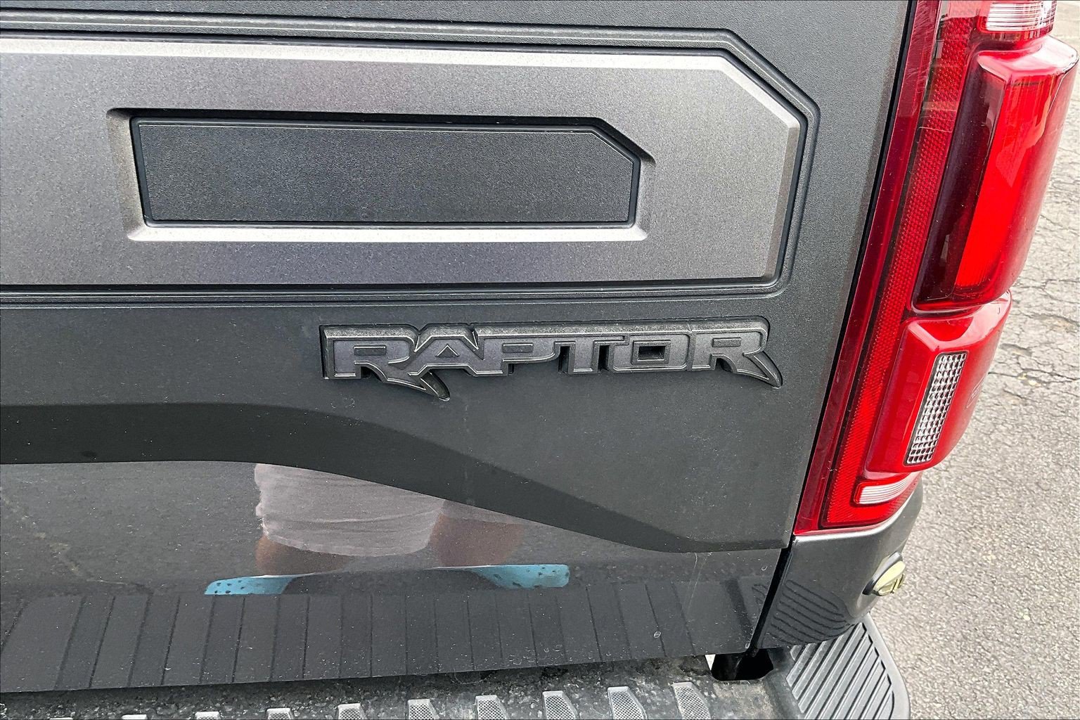 Used 2019 Ford F150 Raptor w/ Equipment Group 802A Luxury AWD/4WD image 32