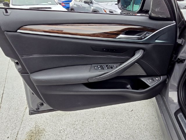 Used 2022 BMW 530e w/ Premium Package RWD image 32