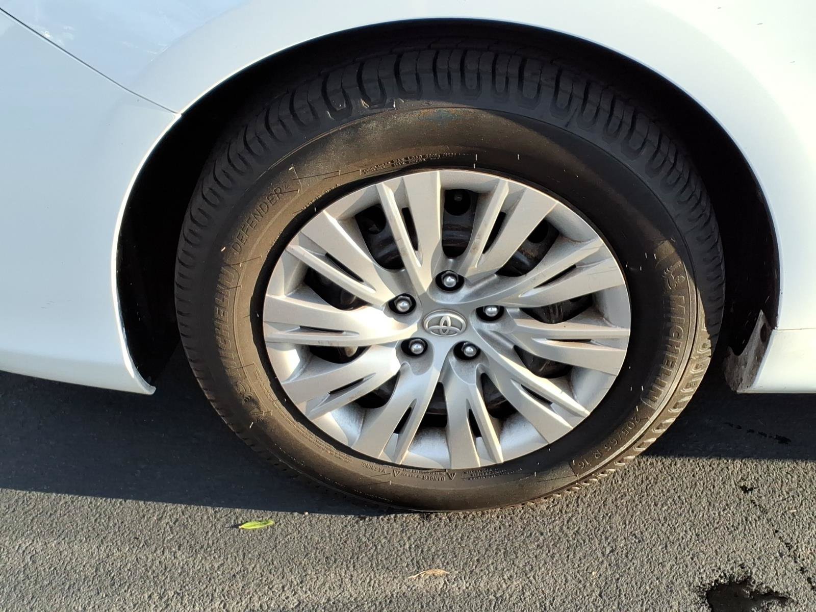 Used 2012 Toyota Camry LE FWD image 9