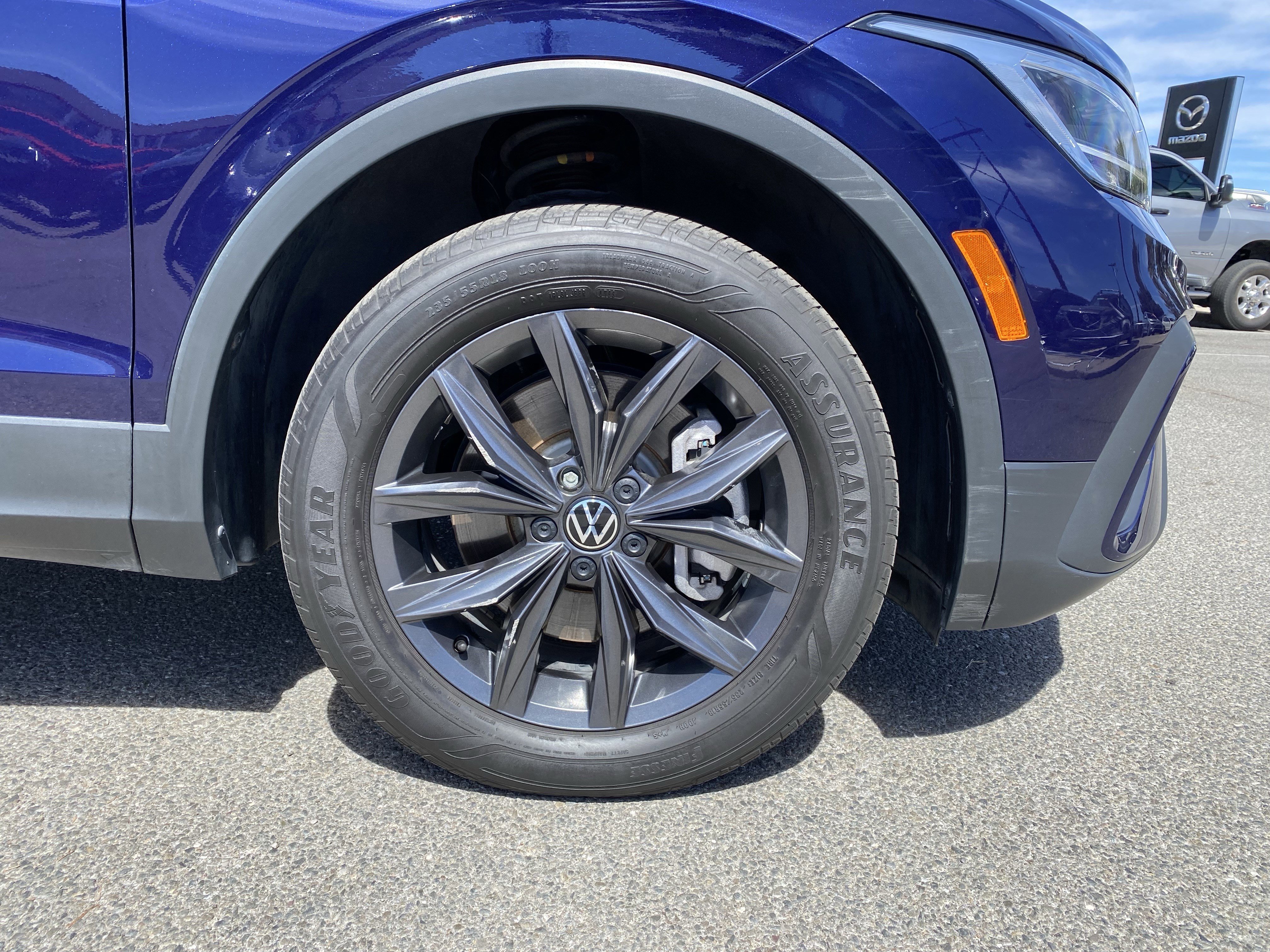 Used 2023 Volkswagen Tiguan SE w/ Panoramic Sunroof Package image 11