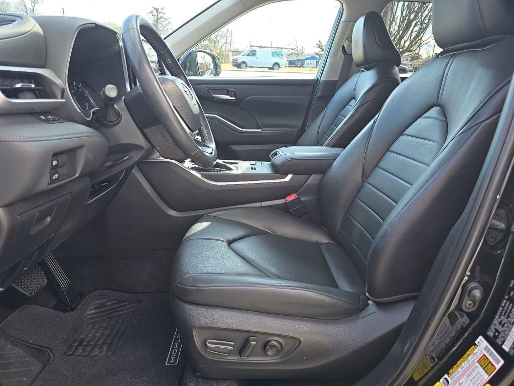 Used 2024 Toyota Highlander XLE image 7