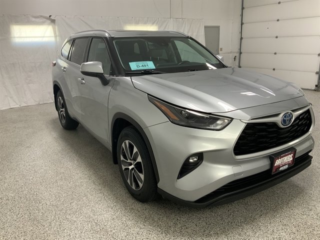 Used 2022 Toyota Highlander XLE AWD/4WD image 4