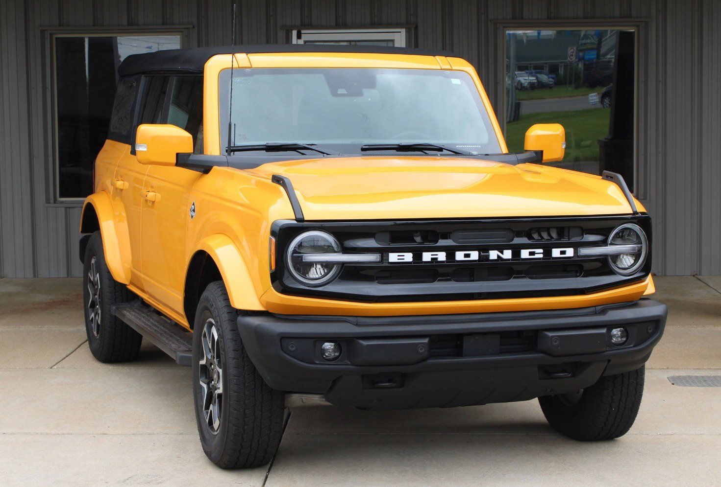 Used 2021 Ford Bronco Outer Banks image 4