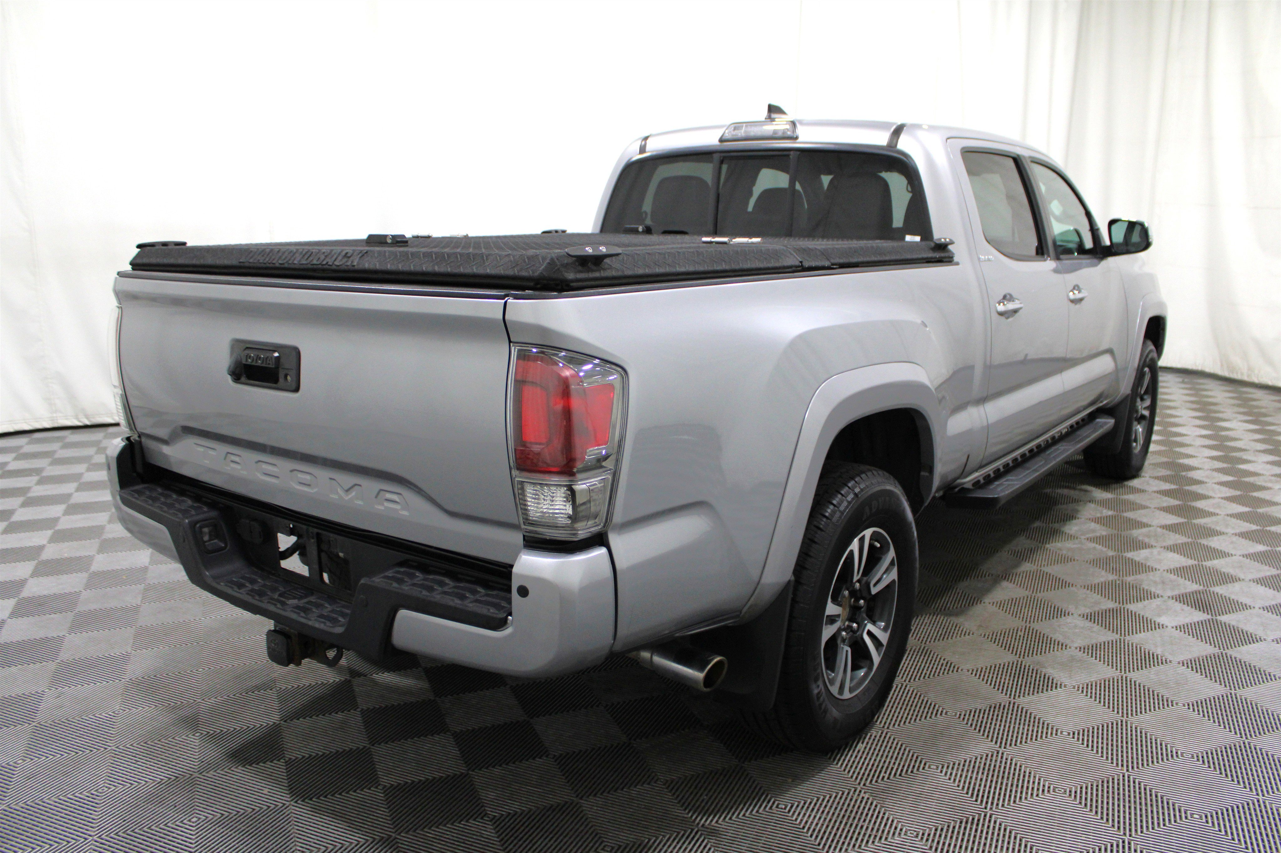 Used 2016 Toyota Tacoma Limited image 38