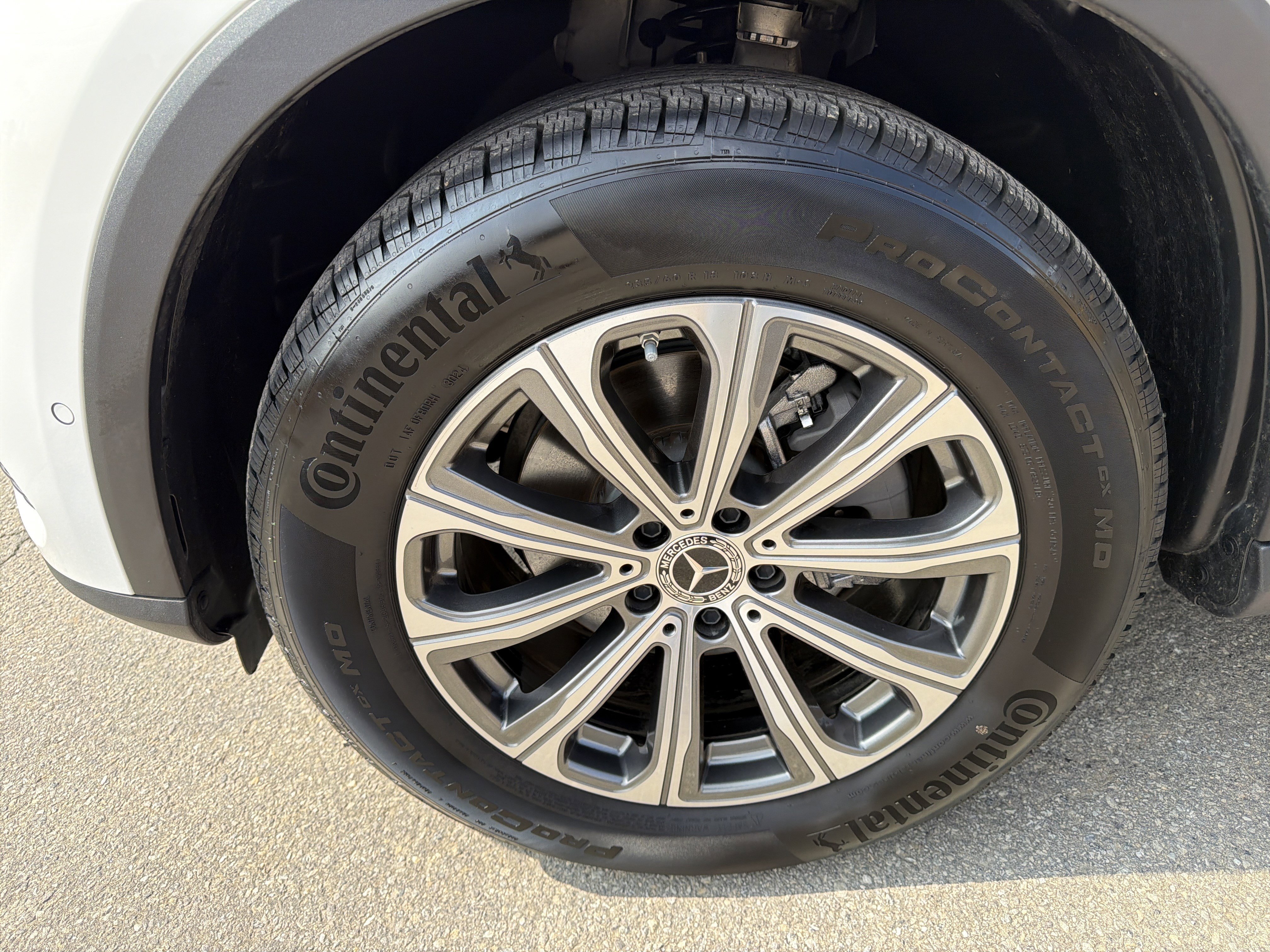 Used 2025 Mercedes-Benz GLC 300 4MATIC image 11