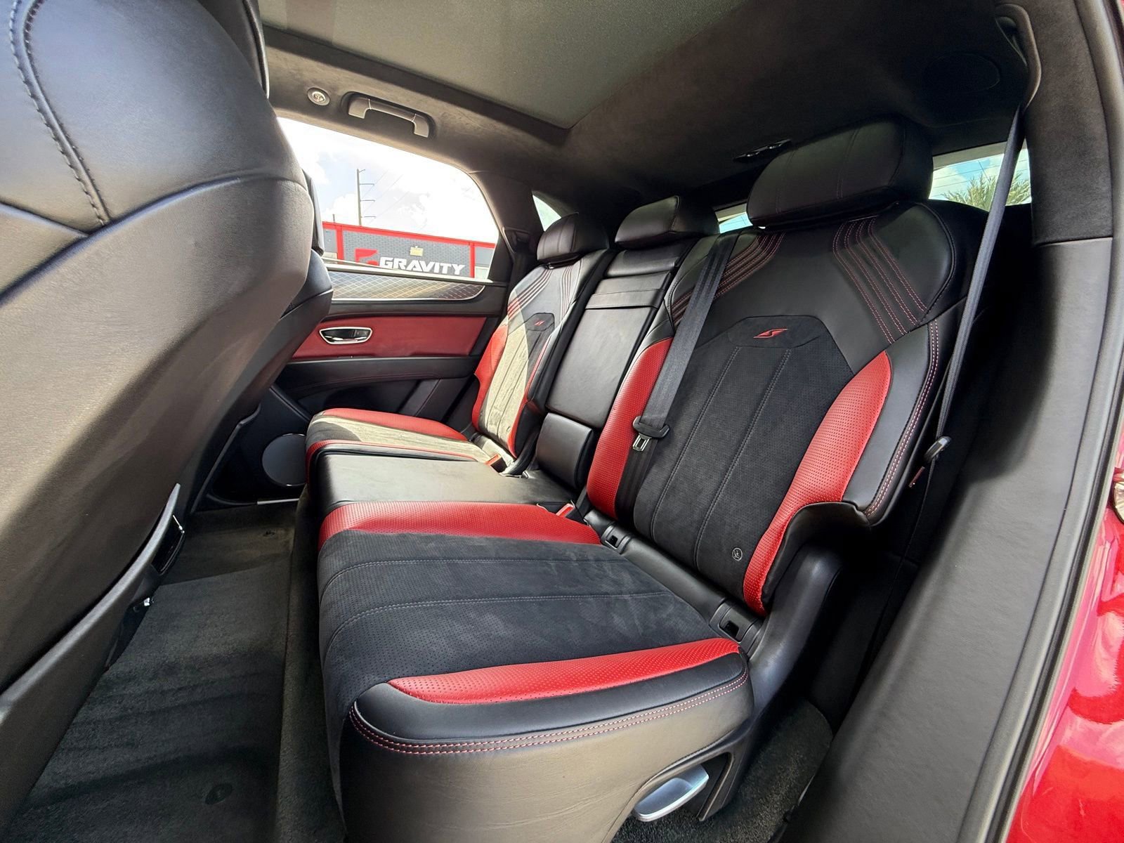 Used 2022 Bentley Bentayga AWD/4WD image 19