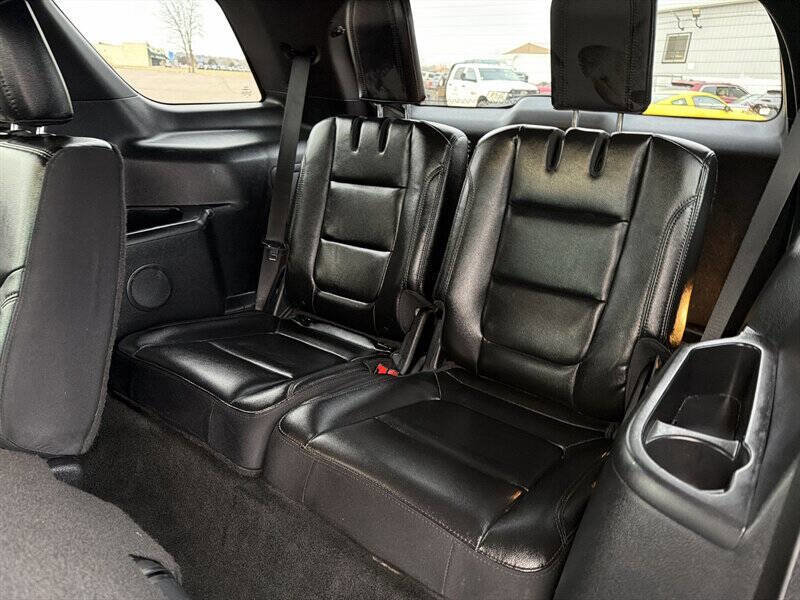 Used 2017 Ford Explorer XLT w/ Equipment Group 202A image 18