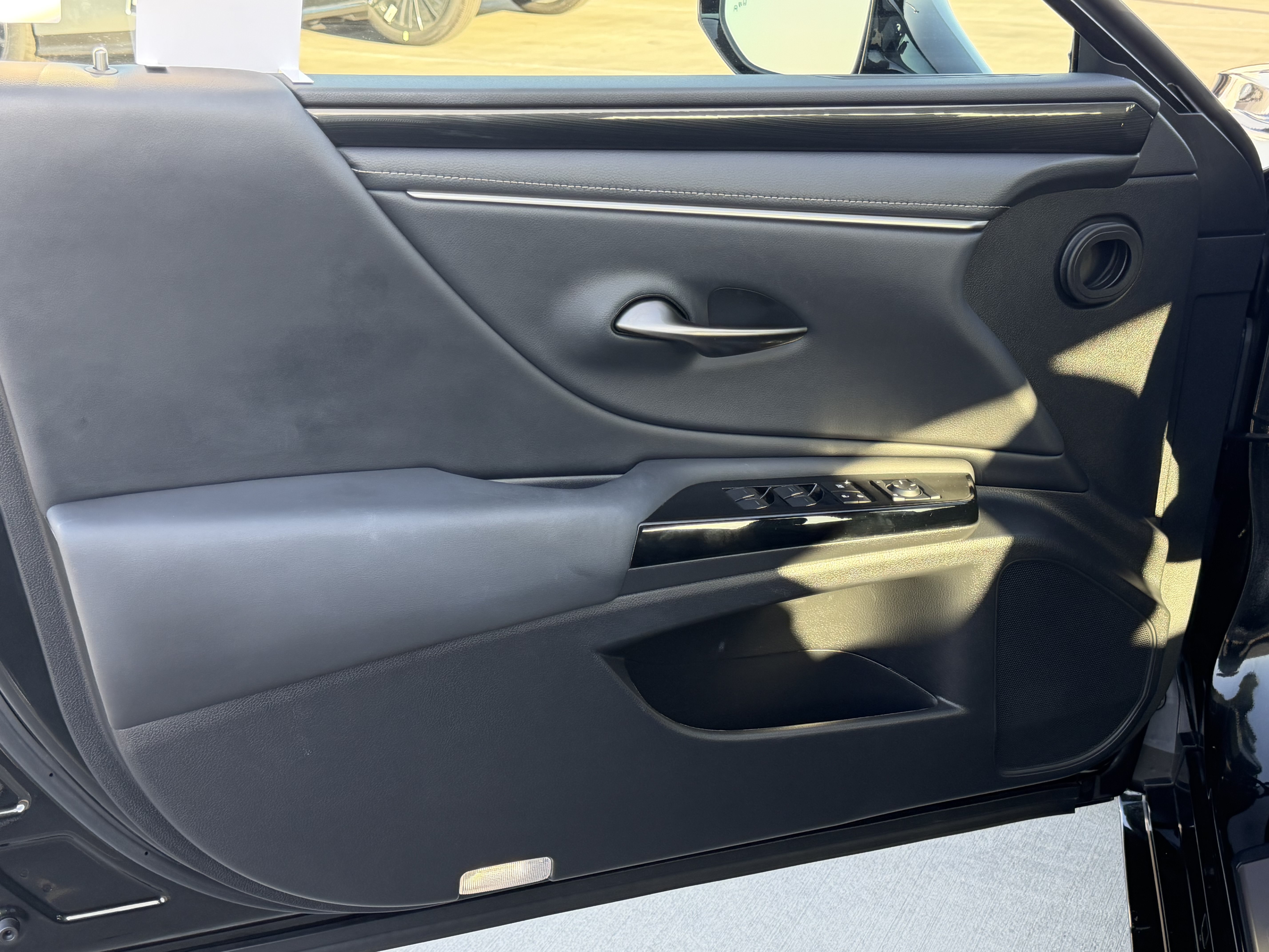 Certified 2024 Lexus ES 350 w/ Accessory Package (Z1) FWD image 18