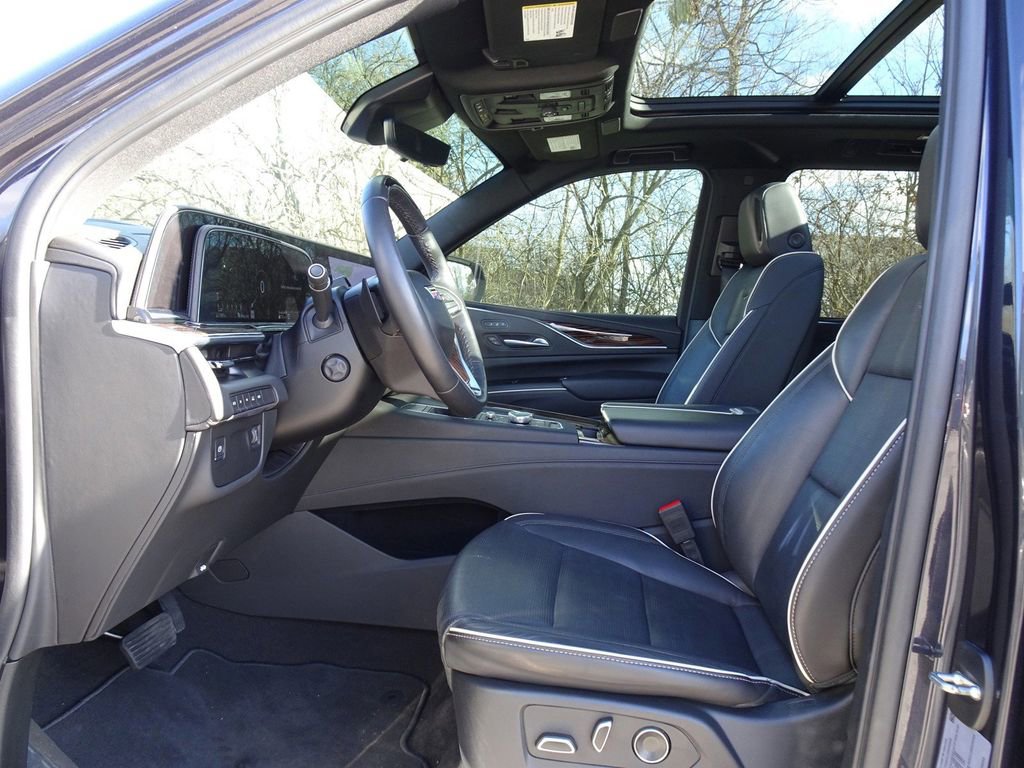 Certified 2024 Cadillac Escalade ESV Premium Luxury image 9