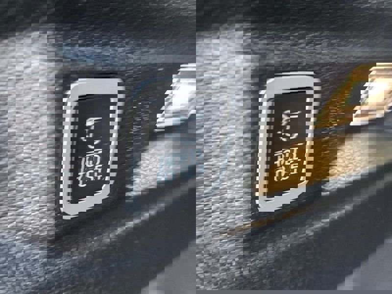 Used 2024 Jeep Grand Cherokee L Limited w/ Black Appearance Package image 16