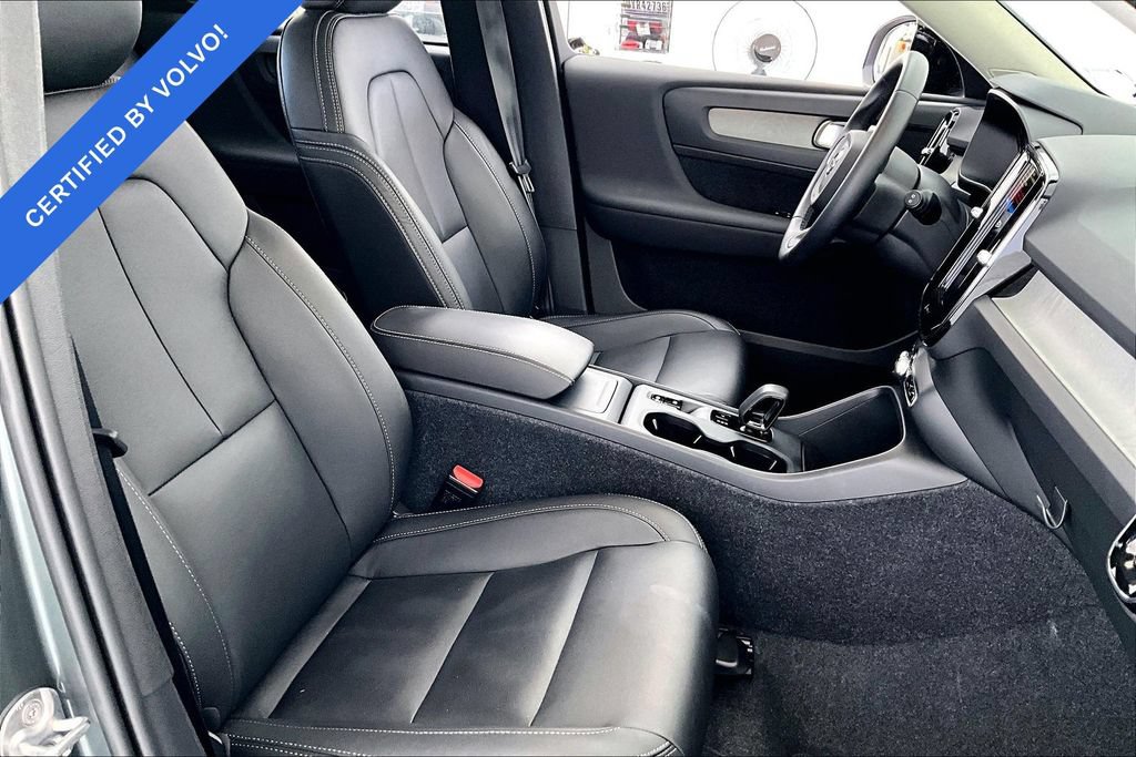 Used 2026 Volvo XC40 B4 Core w/ Climate Package FWD image 8