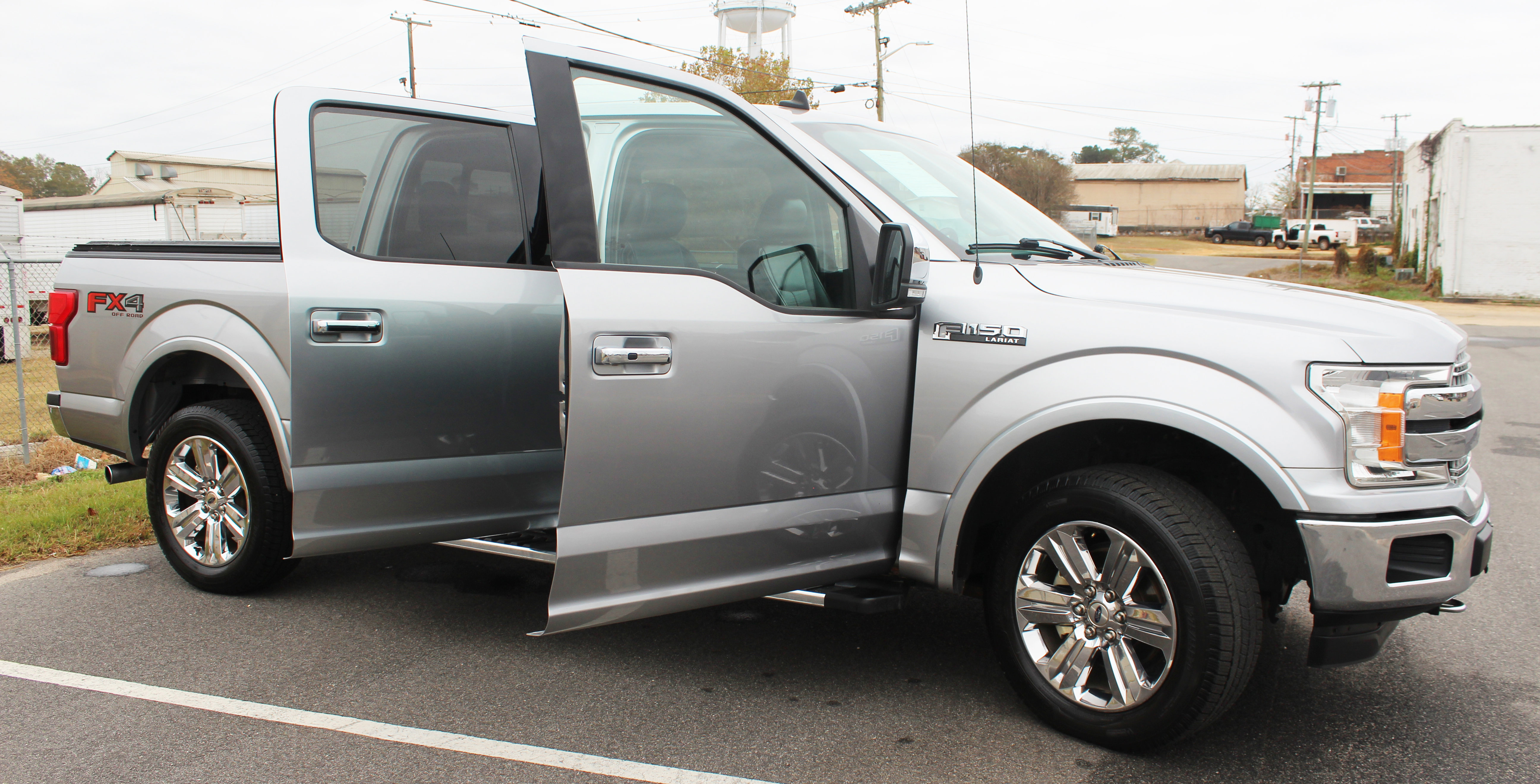Used 2020 Ford F150 Lariat image 11