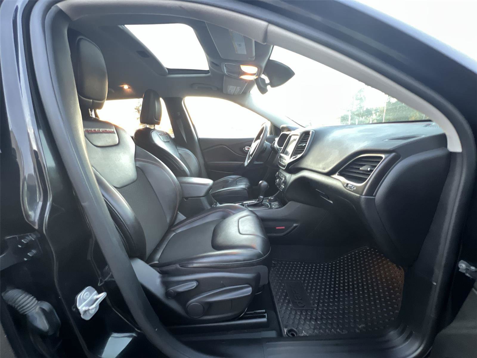 Used 2021 Jeep Cherokee Trailhawk w/ Trailer Tow Group image 24