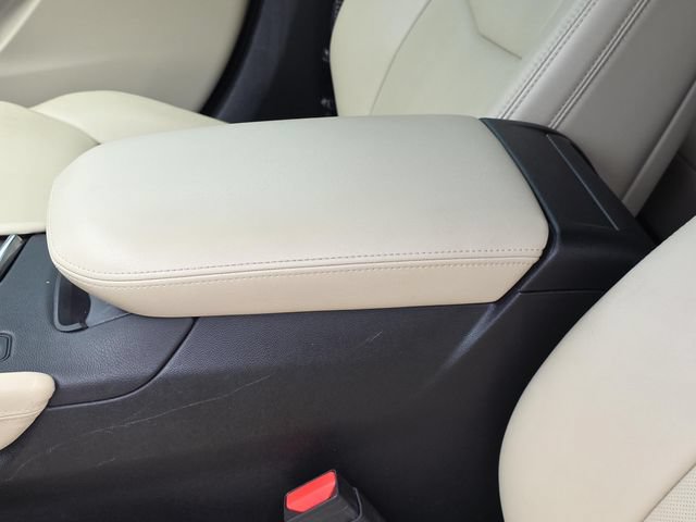 Used 2017 Cadillac XT5 Premium Luxury FWD image 9