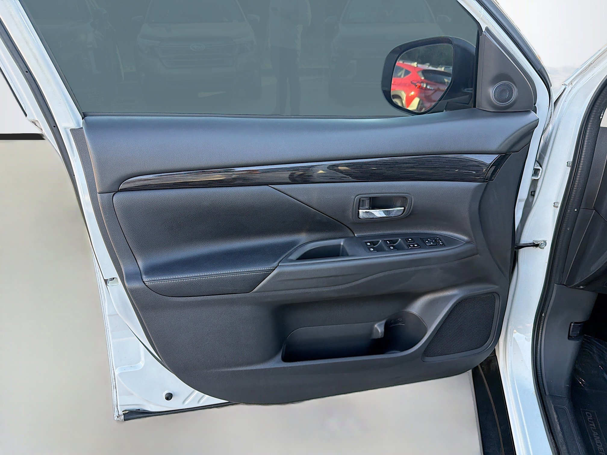 Used 2017 Mitsubishi Outlander SEL image 22