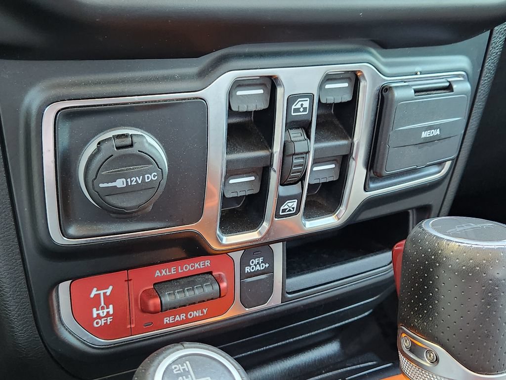 Used 2022 Jeep Gladiator Mojave w/ Trailer Tow Package AWD/4WD image 11