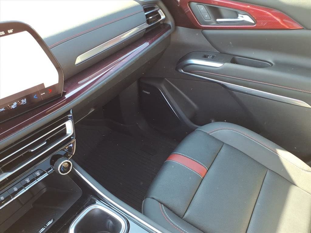 Certified 2024 Chevrolet Traverse RS w/ LPO, Floor Liner Package image 32