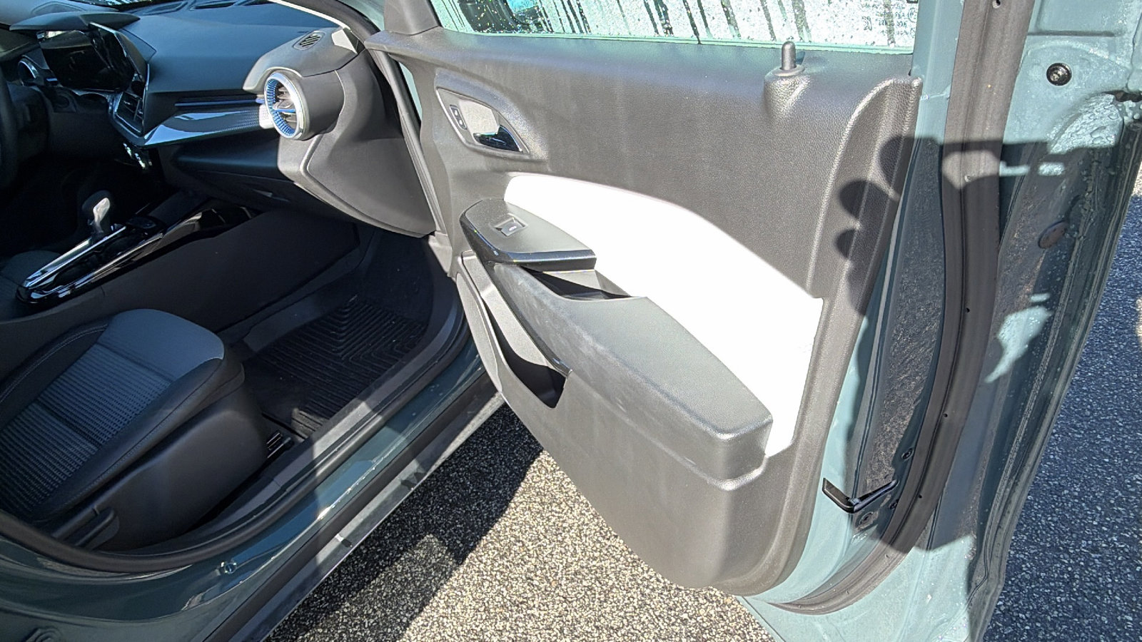 Used 2025 Chevrolet Trax LT w/ Driver Confidence Package image 18