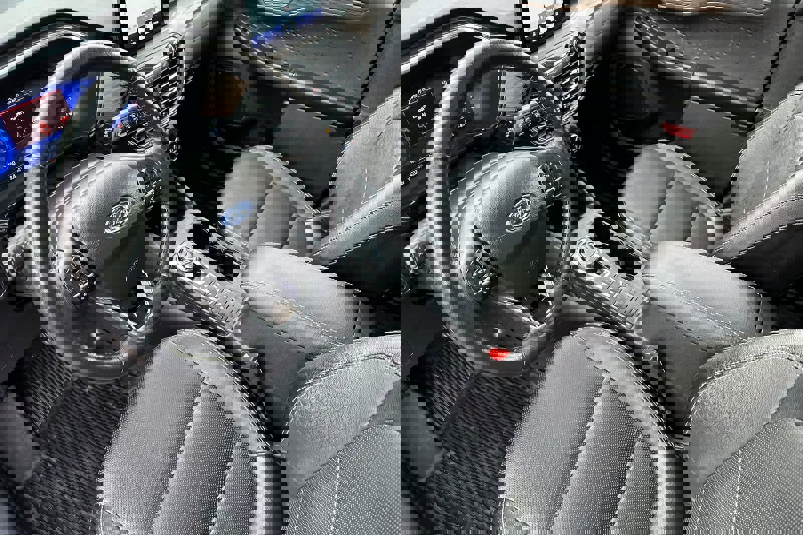 Used 2020 Ford Escape Titanium w/ Titanium Premium Package 2.0 image 11