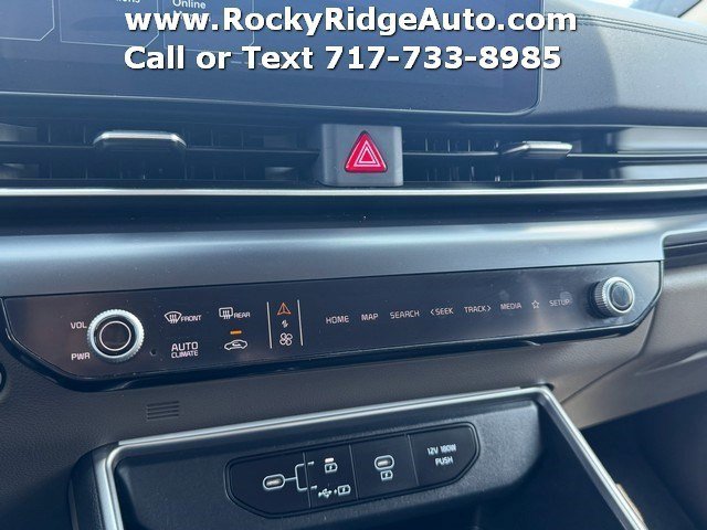 Used 2025 Kia Carnival FWD image 15