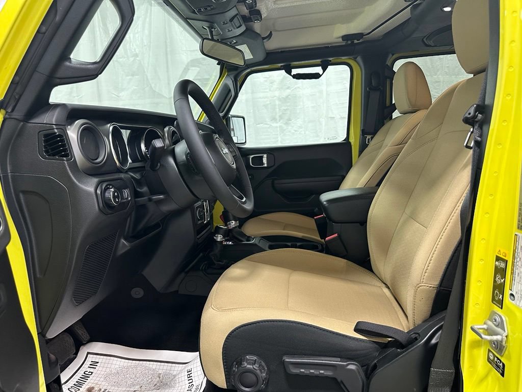 Used 2023 Jeep Gladiator Sport AWD/4WD image 14