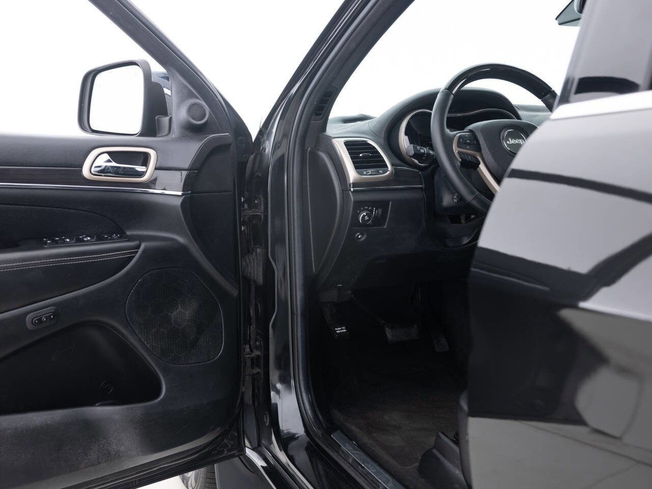 Used 2014 Jeep Grand Cherokee Overland w/ Advanced Technology Group AWD/4WD image 24
