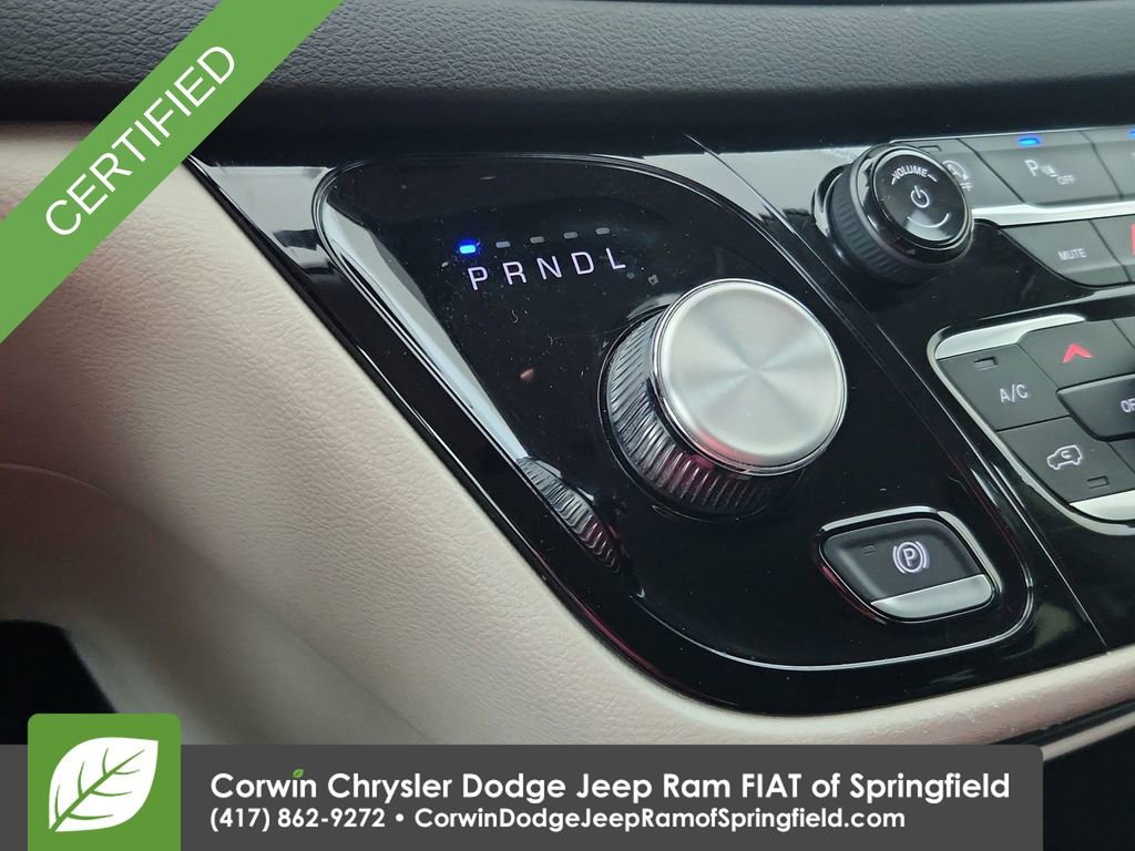 Used 2024 Chrysler Pacifica Touring-L FWD image 26