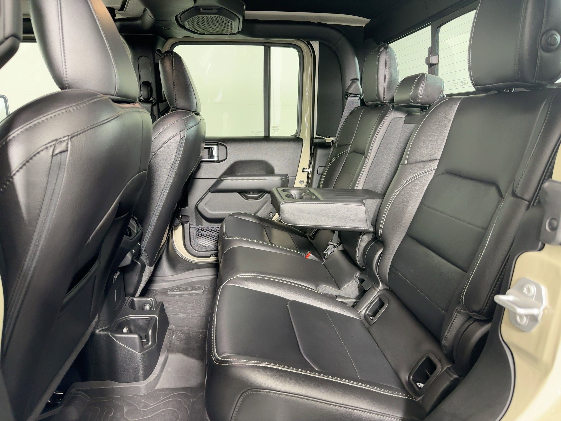 Used 2022 Jeep Gladiator Overland w/ Popular Equipment Package image 13