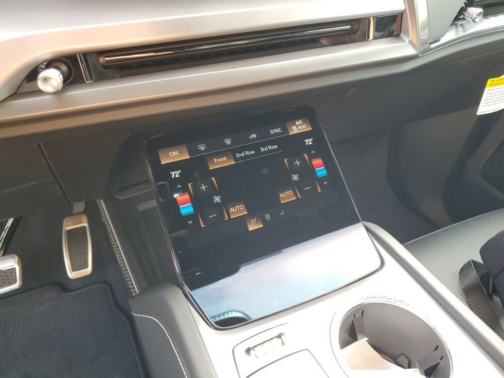 New 2026 Cadillac Vistiq Sport image 40