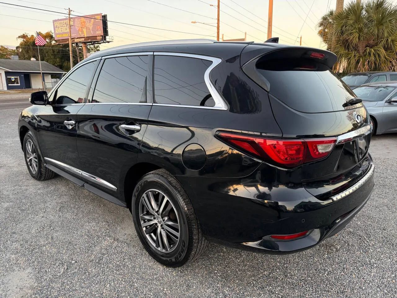 Used 2016 INFINITI QX60 3.5 Sport Utility 4D w/ Premium Plus Package image 6