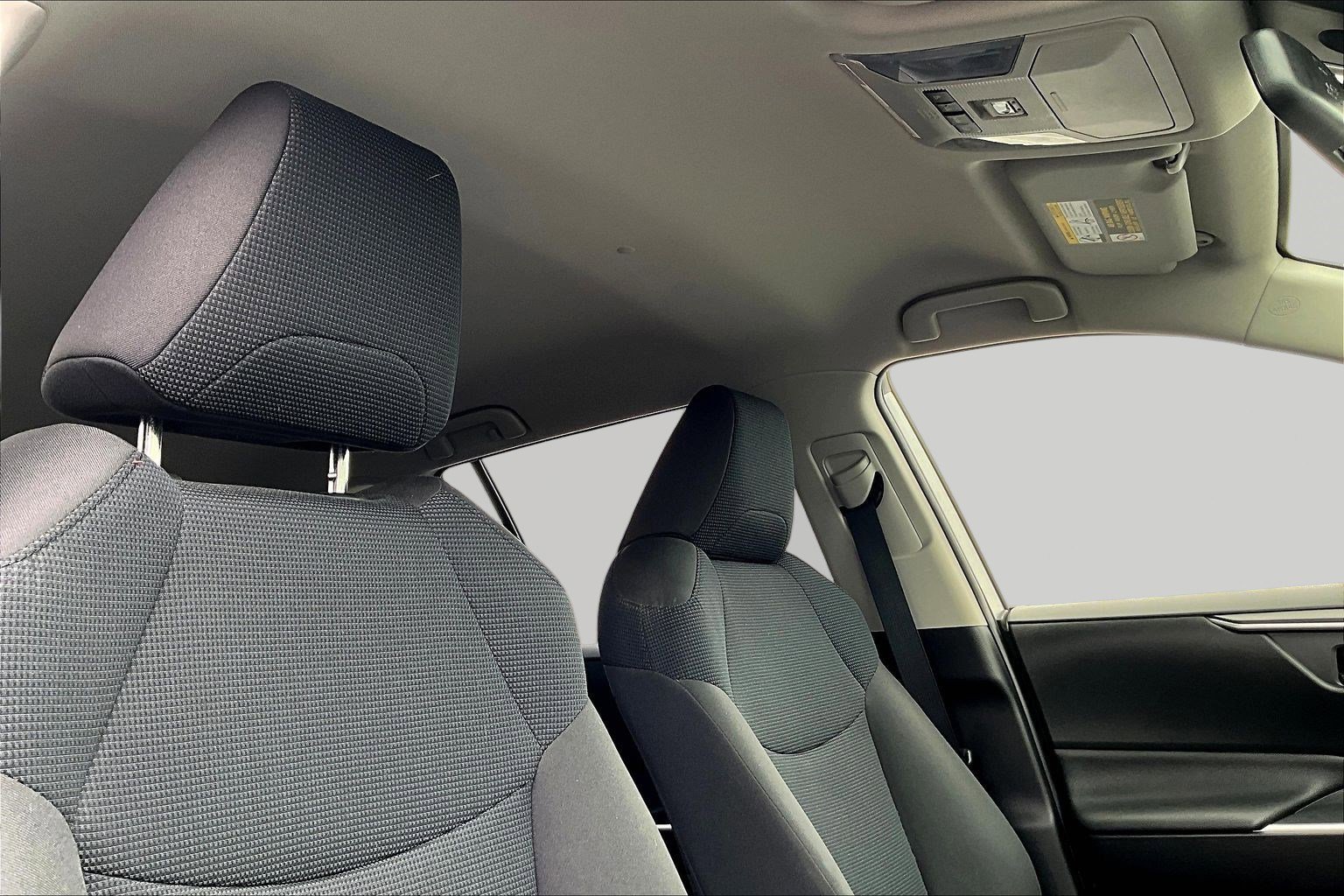 Used 2021 Toyota RAV4 LE image 29