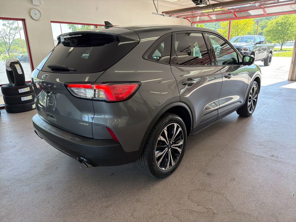 Used 2021 Ford Escape SE w/ SE Sport Appearance Package AWD/4WD image 23